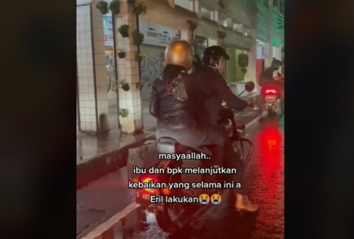Lanjutkan Kebaikan Eril, Ridwan Kamil dan Atalia Boncengan Naik Motor Berbagi Rejeki ke Orang Miskin di Jalan