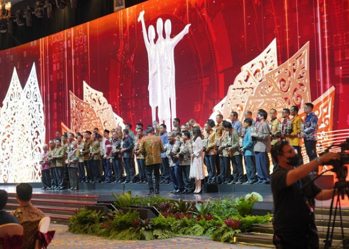 Unggul Dalam Pemberdayaan UMKM, BRI Sabet Dua Penghargaan BI Awards 2022