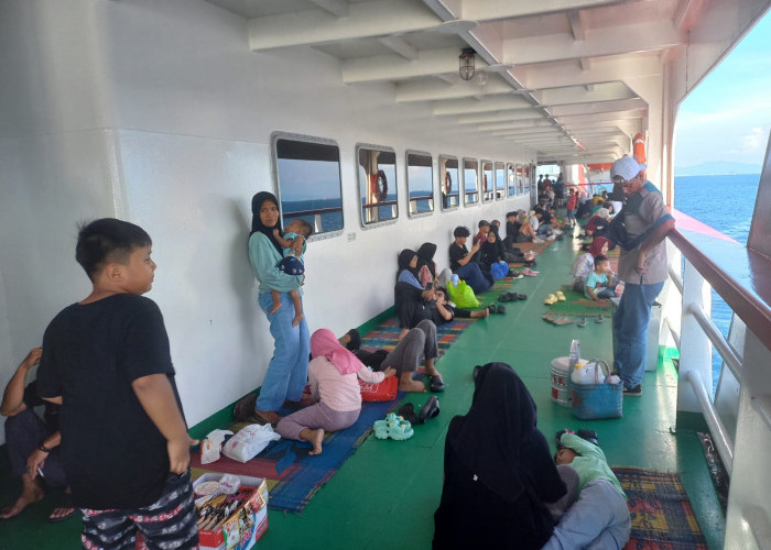 Demi Capai Kampung Halaman, Pemudik Tujuan Sumatera Rela Berjubel di KM RAPUTRA 2888 