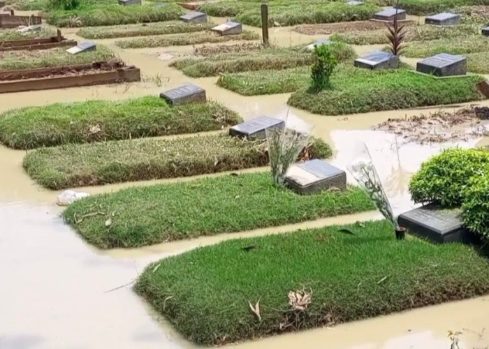 Imbas Kirimian Air dari Kabupaten Bogor, TPU Jatisari Kota Bekasi Banjir Luapan Kali Cikeas