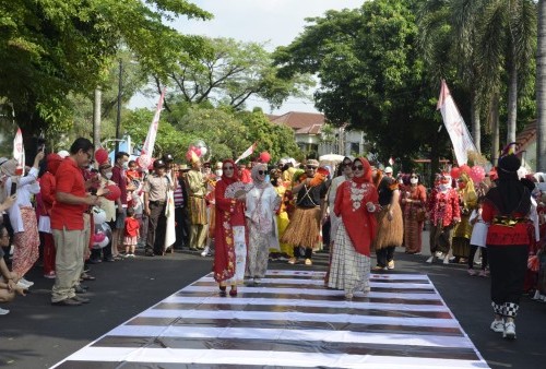 Meriahkan HUT RI Ke-77, Warga Tamansari Persada Gelar Parade Busana Ala Citayam Fashion Week