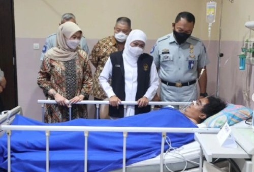 Gubernur Jatim Jenguk Korban Kecelakaan Bus Parawisata di Tol Mojokerto- Surabaya