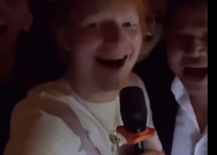 Heboh! Lagi Karaoke Lagu Ed Sheeran, Tiba-tiba Artisnya Datang dan Nyanyi Bersama