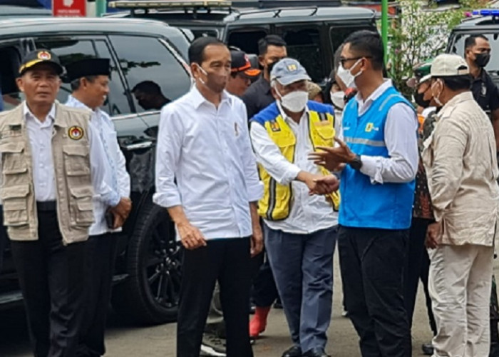 Presiden Tinjau Posko RS Sayang Cianjur, Pastikan Logistik Hingga Pasokan Listrik PLN Aman