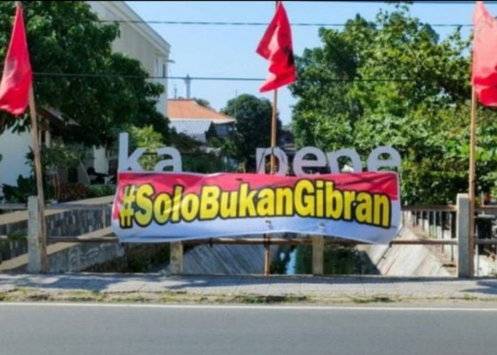 Muncul Spanduk 'Solo Bukan Gibran' di Kota Surakarta