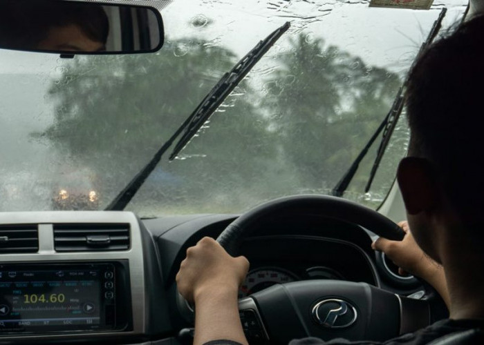 Dear Pemudik Mobil, Ini 10 Tips Berkendara Aman Saat Hujan
