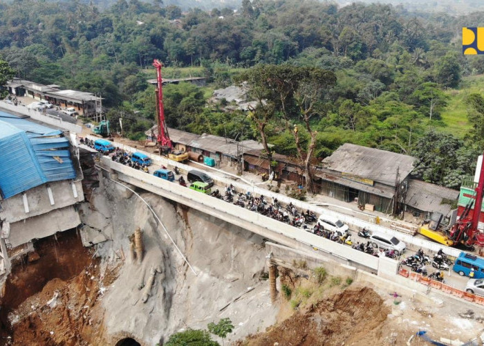Kementerian PUPR Rekonstruksi Jembatan Cikreteg Bogor  Pascabencana Longsor 