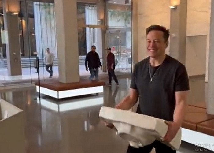 Tingkah Kocak! Elon Musk saat Bawa Wastafel ke Kantor Twitter