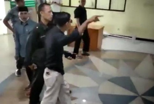 Waduh, Oknum Ormas Ngamuk dan Rusak Sejumlah Fasilitas Gedung DPRD Kabupaten Tangerang