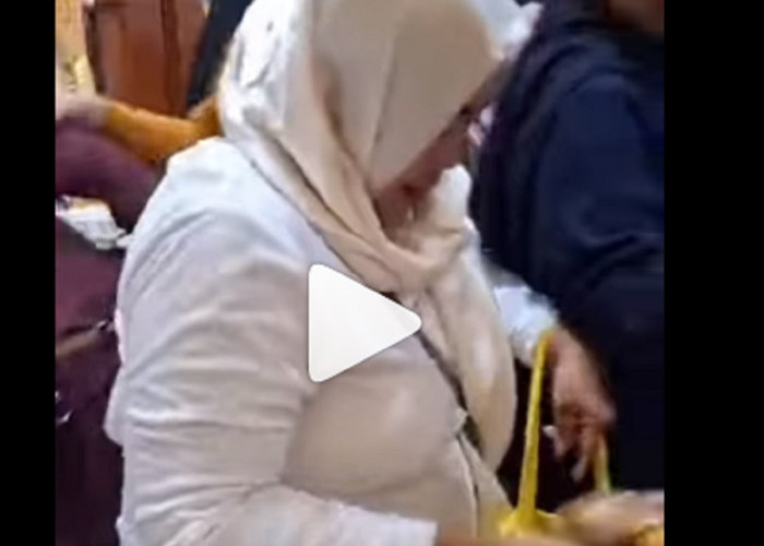  Masya Allah! Video Ibu-ibu Rebutan Makanan Hingga Dimasukkin ke Tas Usai pengajian di Banjarmasin