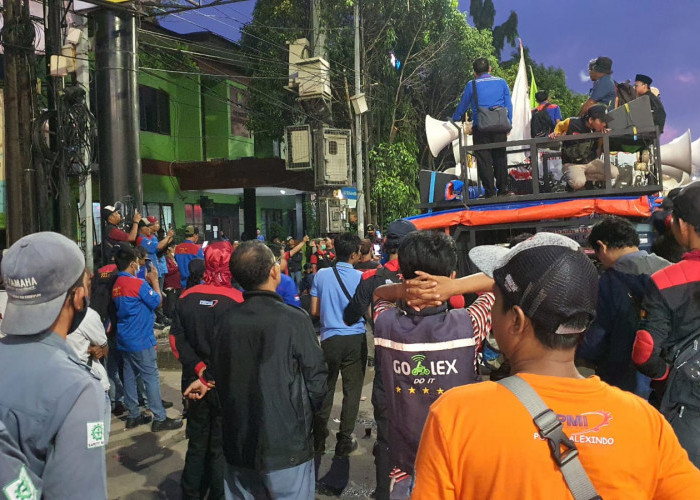 20 Ribu Anggota Serikat Pekerja Asal Kota dan Kabupaten Bekasi Peringati May Day di Jakarta 