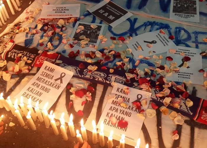 The Jak Mania Kampus Unisma Bekasi Gelar Doa dan Aksi 1.000 Lilin Untuk Korban Tragedi Kanjuruhan