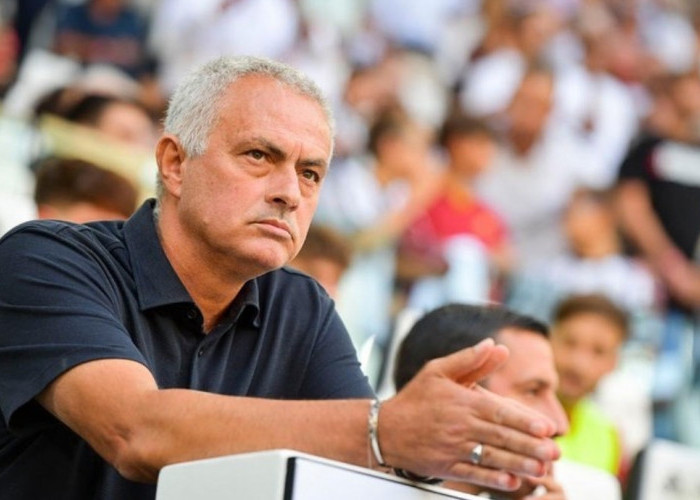Caci Maki Wasit, Pelatih AS Roma Jose Mourinho Diskors Selama 4 Pertandingan