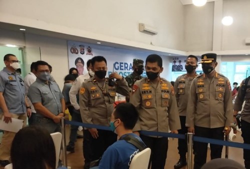Kejar Herd Immunity Nasional, Polda Banten Suntikan Vaksin Booster Kepada 1.000 Orang di Tangerang
