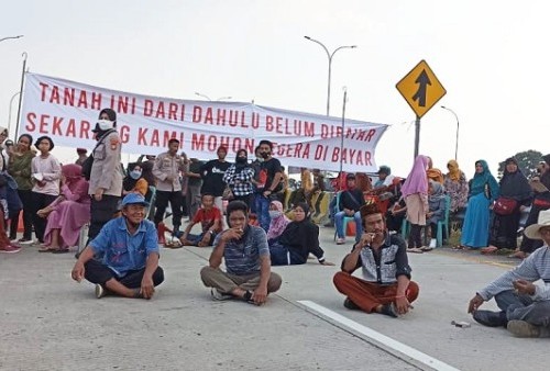 Warga Jatikarya Kota Bekasi Blokade Ruas Tol Cimanggis-CIbitung, Tuntut Uang Pembebasan Lahan Segera Dibayar