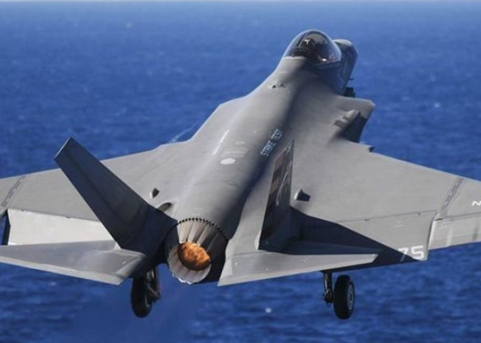 Jet Tempur F-16 Milik Amerika Serikat Jatuhkan 2 Tangki Bahan Bakar