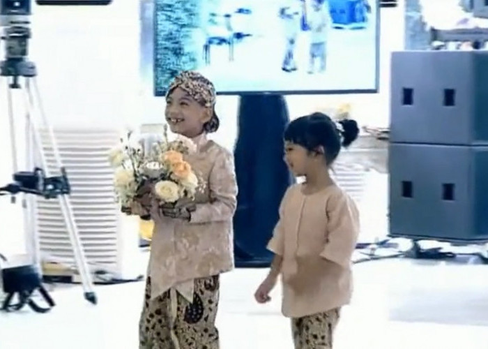 Momen Gemas Cucu Jokowi Antar Cincin Pernikahan ke Kaesang dan Erina