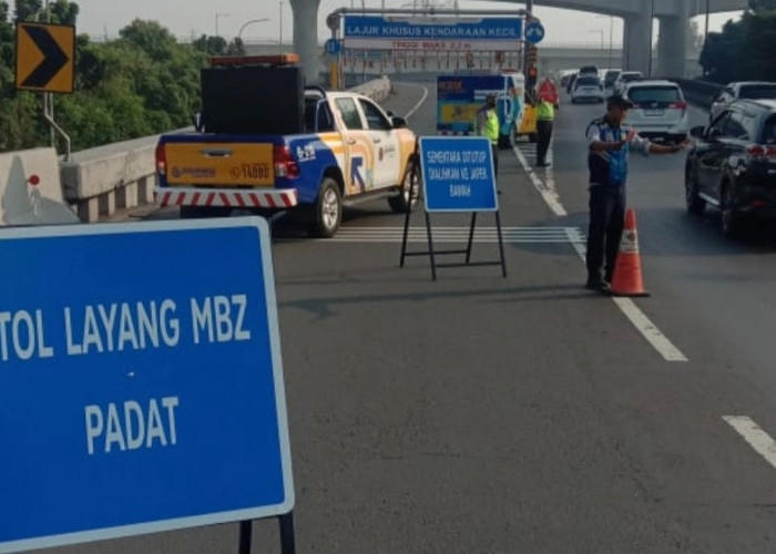 Pantauan Arus Mudik Lebaran 2023, Imbas Macet di KM 48 Tol Japek, Jalan Tol MBZ Diberlakukan Buka Tutup 