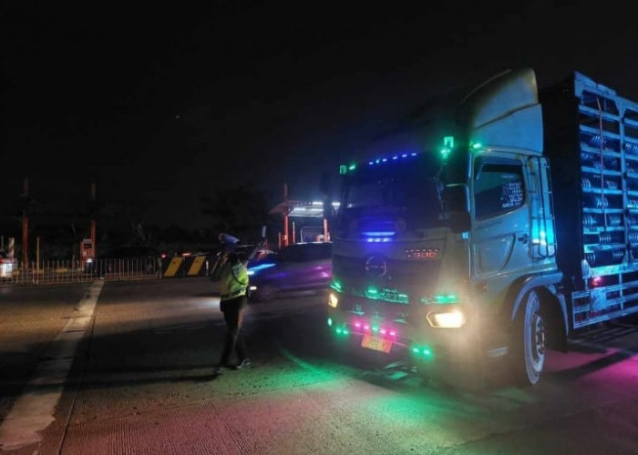 Mudik Lebaran, Seratusan Lebih Mobil Angkutan Barang Dikeluarkan Dari GT Cikupa Tangerang Merak