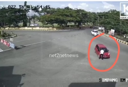 Aksi Heroik Terekam CCTV, Anggota Polisi Gagalkan Perampasan Mobil