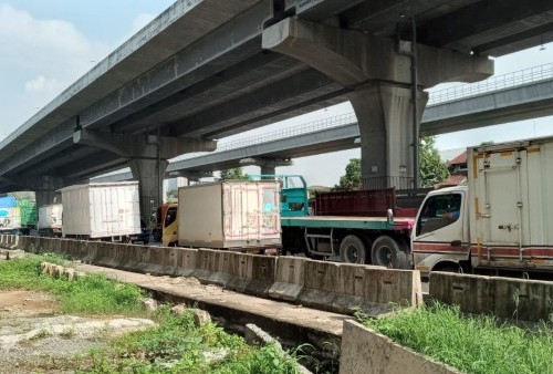 Perbaikan Jalan, Tol Jakarta-Cikampek Macet, Truk dan Mobil Mengular