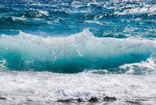 Waspada! BMKG: Gelombang Laut Capai 4 Meter