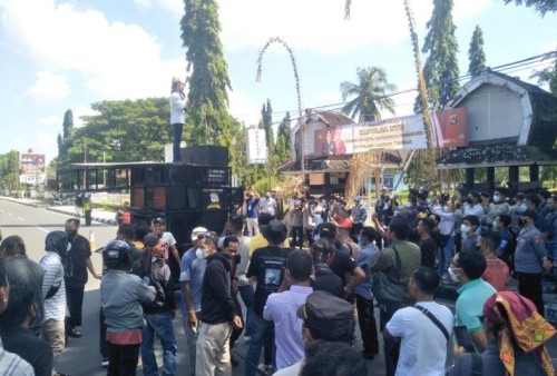 Tuntut Bebaskan Korban Begal yang dijadikan Tersangka, Polres Lombok Tengah Digeruduk Massa