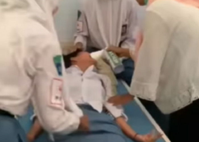 Viral 2 Siswa SMA di Jombang Terbaring Lemas Diduga Dihukum Push 50 kali oleh Guru