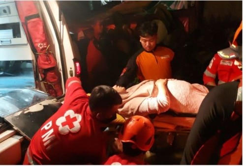 Ibu Hamil Terjebak Banjir saat Akan Melahirkan di Ciledug Tangerang
