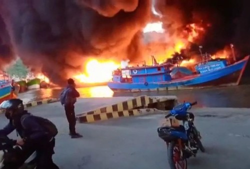 Kebakaran Kapal di Cilacap, Puluhan Keluarga Diungsikan