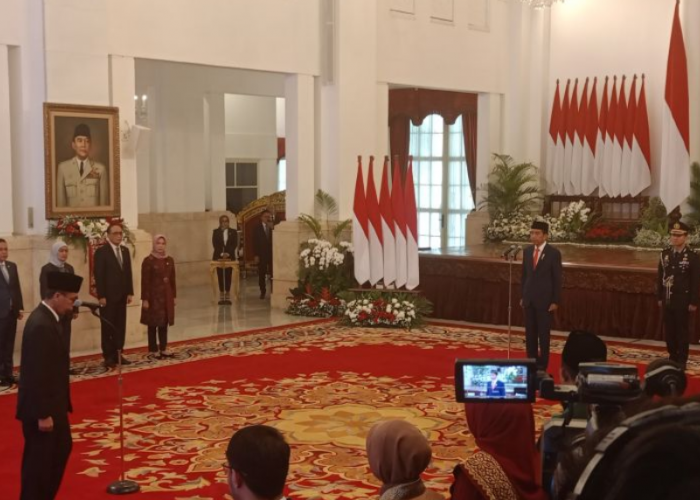 Jokowi Resmi Lantik Nawawi Pomolango Sebagai Ketua KPK Sementara