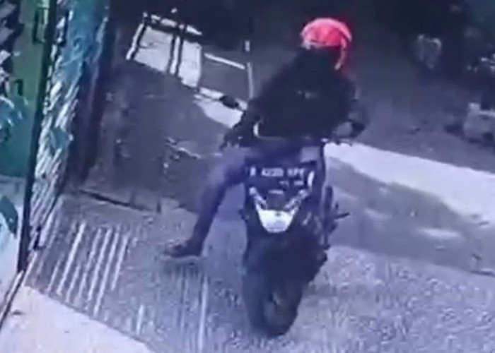 Manfaatkan Situasi Sepi Hari Libur Nasional, Pencuri Nekat Mengambil Sepeda Motor di SMPN 4 Kota Bekasi