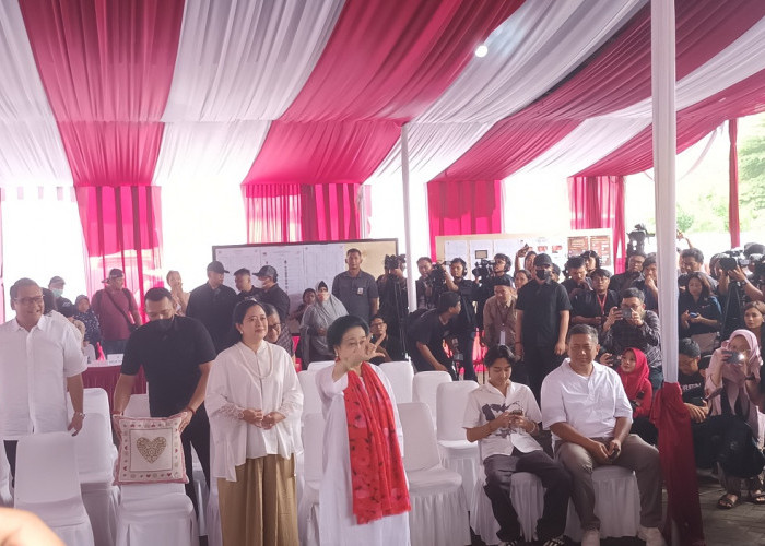 Acungkan Salam Metal Usai Nyoblos, Megawati: Ini adalah Hak Rakyat untuk Memilih, Semua Harus Mengawasi