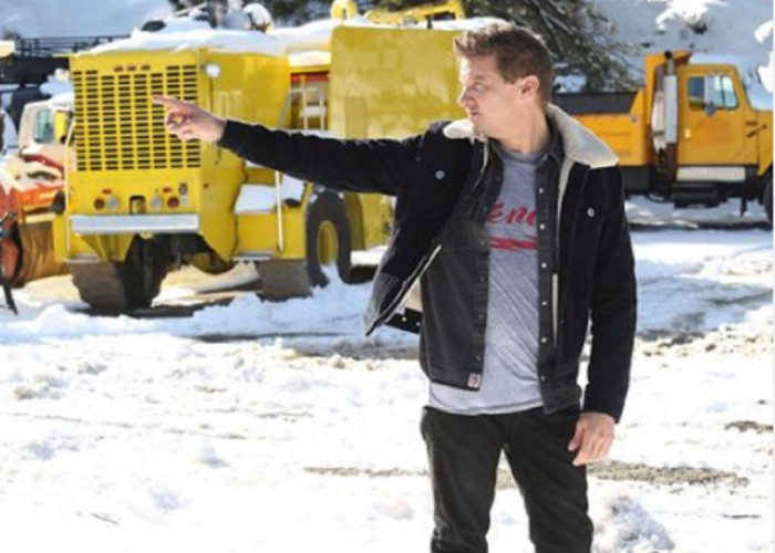 Jeremy Renner 'Hawkeye' Alami Kecelakaan saat Bajak Salju, Kondisinya Mengkhawatirkan