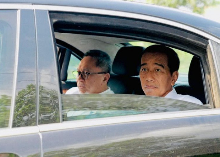Jokowi Ganti Mobil saat Tinjau Jalan Rusak di Lampung