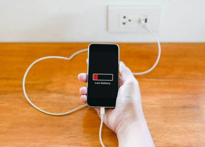 Trik Mengisi Daya Baterai iPhone dengan Benar, Jangan Sampai Baterai Kembung dan Bocor!