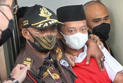 Herry Wirawan Lolos dari Hukuman Mati dan Batal Dikebiri, Warganet: Di Penjara Dijadiin Pepes Tuh!