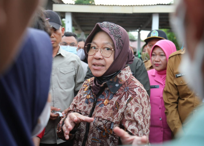 Risma Ogah Kasih Bansos Beras Sejak Awal Jadi Menteri: Presiden Maunya Uang