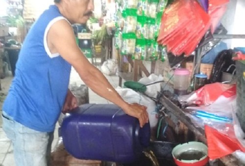 Disperindag Bekasi Sosialisikan Pembelian Minyak Goreng Curah Dengan Aplikasi PeduliLindungi di 15 Pasar Trad 