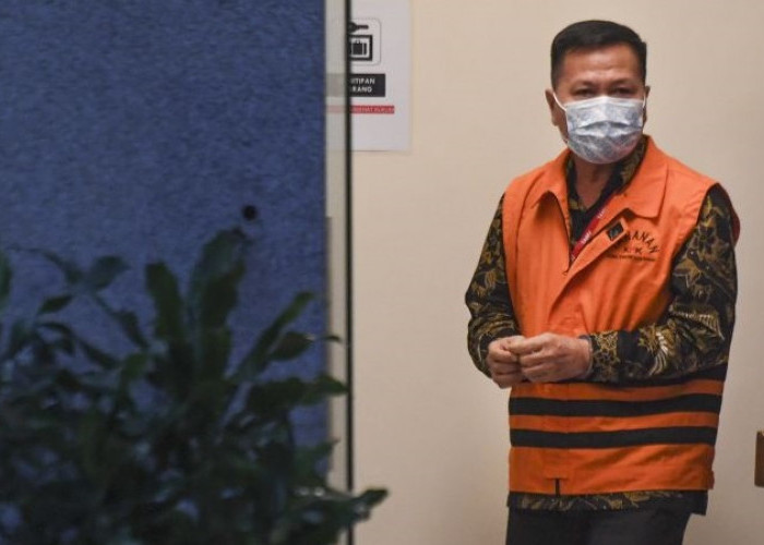 KPK Serahkan Barang Bukti Pemegang Saham PT Adimulia Agrolestari Frank Wijaya ke Penuntutan