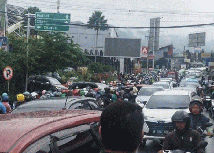 H+2 Lebaran, Polisi Lakukan Contra Flow dan One Way di Jalur Puncak Bogor