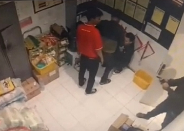 Viral Komplotan Perampok Bersenjata Satroni Minimarket di Bekasi, Uang Tunai Rp 55 Juta Melayang
