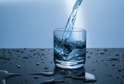 [Hoax] Minum Air Es Bikin Badan Melar