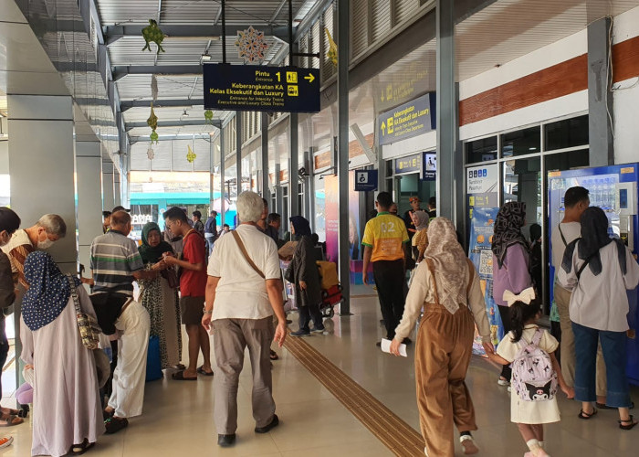 Puncak Arus Balik Lebaran, 5 Ribu Pemudik Berangkat Dari Stasiun Pasar Turi Surabaya
