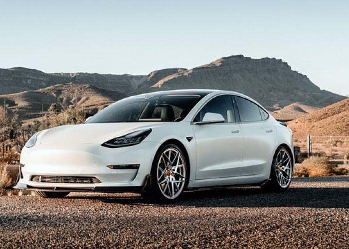 Tesla Jual 1,3 Unit Mobil Listrik di Sepanjang 2022