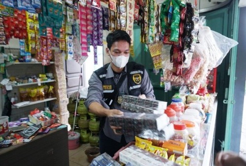 Bea Cukai Laksanakan Operasi Pasar Sekaligus Sosialisasikan Larangan Peredaran Rokok Ilegal
