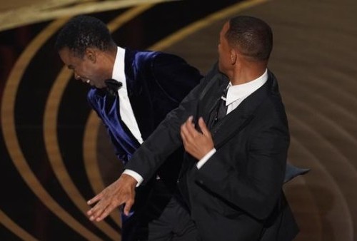 Plak! Will Smith Tampar Chris Rock di Panggung Oscars karena Ejek Kepala Plontos Istrinya 