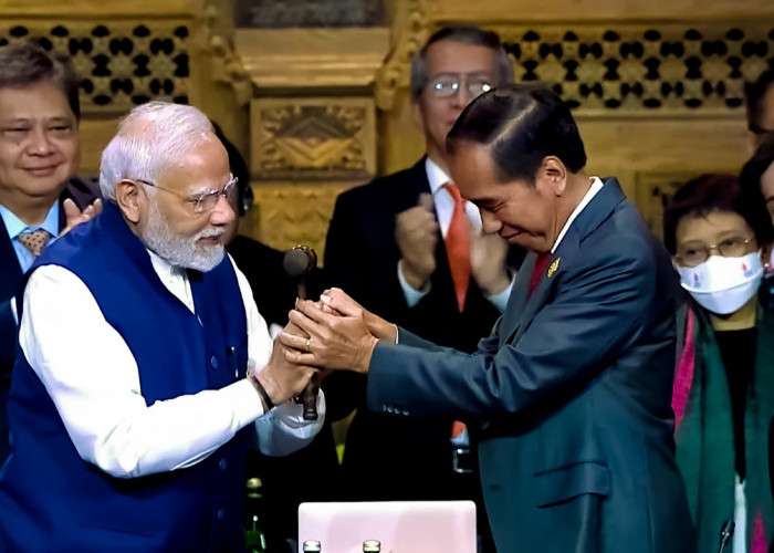 Presiden Jokowi Serahkan Palu Kepemimpinan Presidensi G20 ke Perdana Menteri India