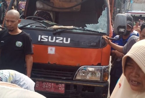 Adu Banteng Truk Sampah  vs Motor di Bekasi, Satu Orang Tewas
