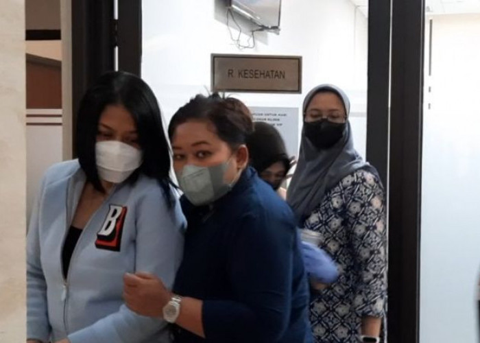 Penampakan Putri Candrawathi Jalani Pemeriksaan Kesehatan di Bareskrim Polri 